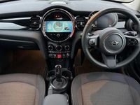Usado Mini Cooper Classic 134 HP (98 kW) 2023 Prateado Citadino