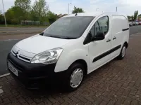 Usado Citroën Berlingo 75 CV (55 kW) 2018 Blanco Monovolumen