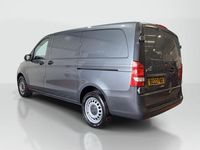 Begagnad Mercedes Vito Progressive 2022 Grå Van
