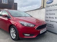 Used Ford Focus Zetec 125 HP (91 kW) 2014 Metallic candy red Estate