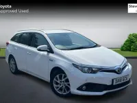 Used Toyota Auris Touring Sports 136 HP (100 kW) 2018 White Estate