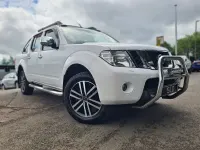 Used Nissan Navara Tekna 190 HP (139 kW) 2014 White Pickup