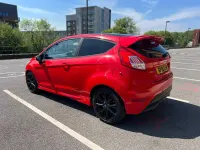 Begagnad Ford Fiesta Zetec 140 HK (102 kW) 2016 Röd Halvkombi