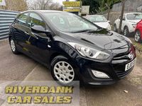 Begagnad Hyundai i30 Classic 100 HK (73 kW) 2013 Svart Halvkombi