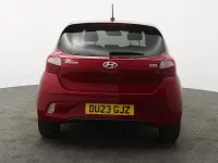 Używany Hyundai i10 Premium 84 KM (61 kW) 2023 Czerwony Hatchback