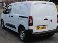 Second-hand Vauxhall Combo S 102 CP (75 kW) 2024 Alb Monovolum