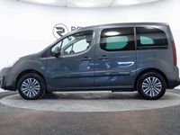 Used Peugeot TePee Active 100 HP (73 kW) 2018 Grey MPV