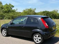 Begagnad Ford Fiesta Zetec 75 HK (55 kW) 2007 Svart Halvkombi