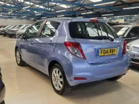 Used Toyota Yaris 98 HP (72 kW) 2014 Blue Hatchback