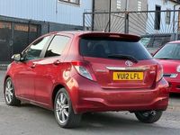 Begagnad Toyota Yaris SR 101 HK (74 kW) 2012 Röd Halvkombi