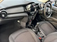 Usado Mini Cooper Classic 136 HP (100 kW) 2019 Prateado Citadino