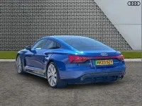 Usado Audi e-tron GT quattro Comfort 475 kW (646 HP) 2023 Azul Sedan