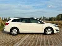 Used Vauxhall Astra S 95 HP (69 kW) 2013 White Estate
