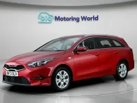 Käytetty Kia Ceed 160 HP (117 kW) 2023 Punainen Viistoperä