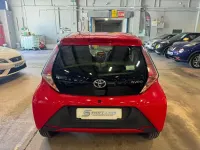 Usado Toyota Aygo X-play 68 HP (50 kW) 2015 Vermelho Citadino