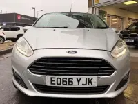Usado Ford Fiesta Titanium 125 HP (91 kW) 2016 Prateado Citadino