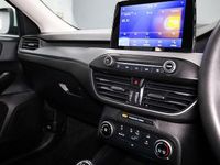 Begagnad Ford Focus Trend 125 HK (91 kW) 2022 Silver Halvkombi