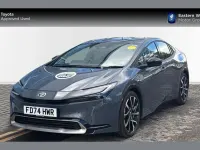 Usado Toyota Prius 220 HP (161 kW) 2024 Cinzento Citadino