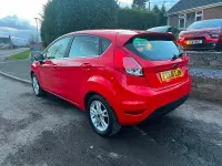 Begagnad Ford Fiesta Zetec 82 HK (60 kW) 2016 Röd Halvkombi