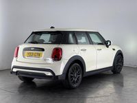 Begagnad Mini Cooper Classic 136 HK (100 kW) 2021 Vit Halvkombi