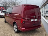 Used VW Transporter Highline 150 HP (110 kW) 2024 Red Van