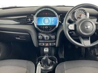 Usado Mini ONE Classic 102 CV (75 kW) 2022 Gris Utilitario