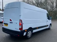 Käytetty Renault Master Business 135 HP (99 kW) 2023 Valkoinen Tila-auto