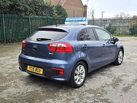 Begagnad Kia Rio 2015 Blå Halvkombi
