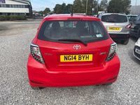 Used Toyota Yaris 90 HP (66 kW) 2014 Red Hatchback