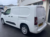 Usado Vauxhall Combo Sportive 100 HP (73 kW) 2020 Branco Monovolume