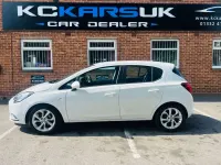 Used Vauxhall Corsa SRi 90 HP (66 kW) 2017 White Hatchback