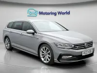 Usado VW Passat R-line 150 HP (110 kW) 2023 Cinzento Carrinha