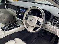 Used Volvo V60 Plus 249 HP (183 kW) 2023 Estate