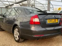 Usado Skoda Octavia Elegance 105 CV (77 kW) 2011 Gris Utilitario