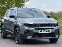 Begagnad Jeep Avenger Summit 114 kW (156 HK) 2025 Grå SUV