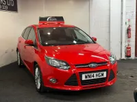 Usado Ford Focus Zetec 2014 Rojo Utilitario
