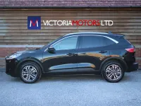 Käytetty Ford Kuga Titanium 150 HP (110 kW) 2024 Musta Katumaasturi
