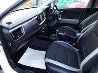 Used Kia Stonic 113 HP (83 kW) 2019 White SUV