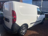 Second-hand Vauxhall Combo 95 CP (69 kW) 2018 Alb Monovolum