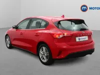 Begagnad Ford Focus Zetec 120 HK (88 kW) 2020 Röd Halvkombi