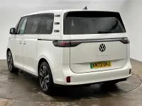 Używany VW ID. Buzz Pro 210 kW (286 KM) 2024 Biały Minivan