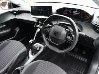 Gebraucht Peugeot 208 Active 74 PS (54 kW) 2023 Weiß Kleinwagen