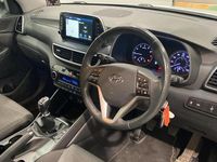 Used Hyundai Tucson SE 132 HP (97 kW) 2019 White SUV