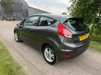 Begagnad Ford Fiesta Zetec 2017 Grå Halvkombi