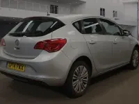 Begagnad Vauxhall Astra Excite 100 HK (73 kW) 2014 Silver Halvkombi