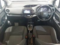 Used Toyota Yaris Hybrid 100 HP (73 kW) 2020 White Hatchback