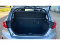 Usado Ford Fiesta Zetec 101 HP (74 kW) 2018 Prateado Citadino