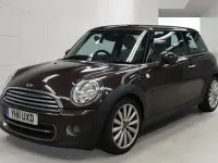 Usado Mini Cooper Hatch 122 CV (89 kW) 2011 Marrón Utilitario
