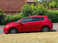 Used Toyota Auris Hybrid Plus 136 HP (100 kW) 2014 Red