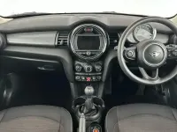 Usado Mini Cooper Classic 134 CV (98 kW) 2020 Rojo Utilitario